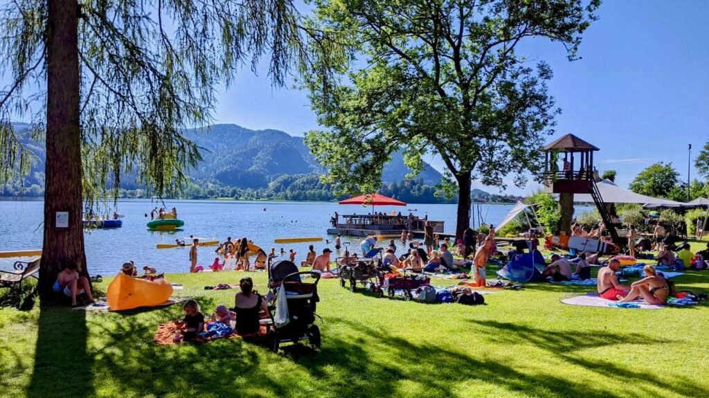 Liegewiese am Strandbad Schliersee